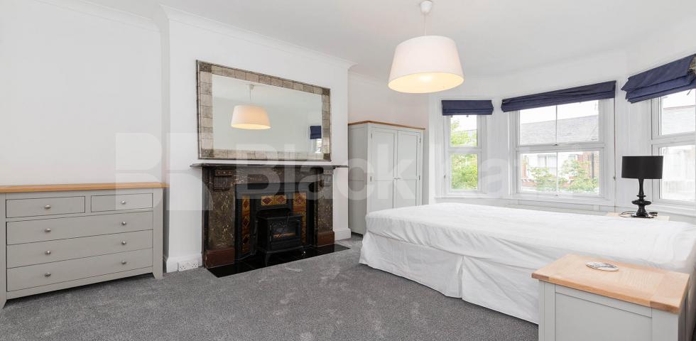 Central camden location 3 double bedrooms plus lounge mins to tube snd shops College Place, Camden